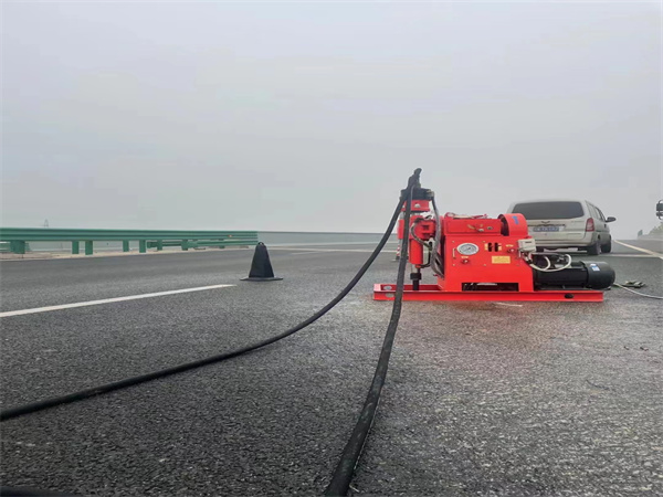 饶河马路路基路面开裂下沉注浆加固灌浆